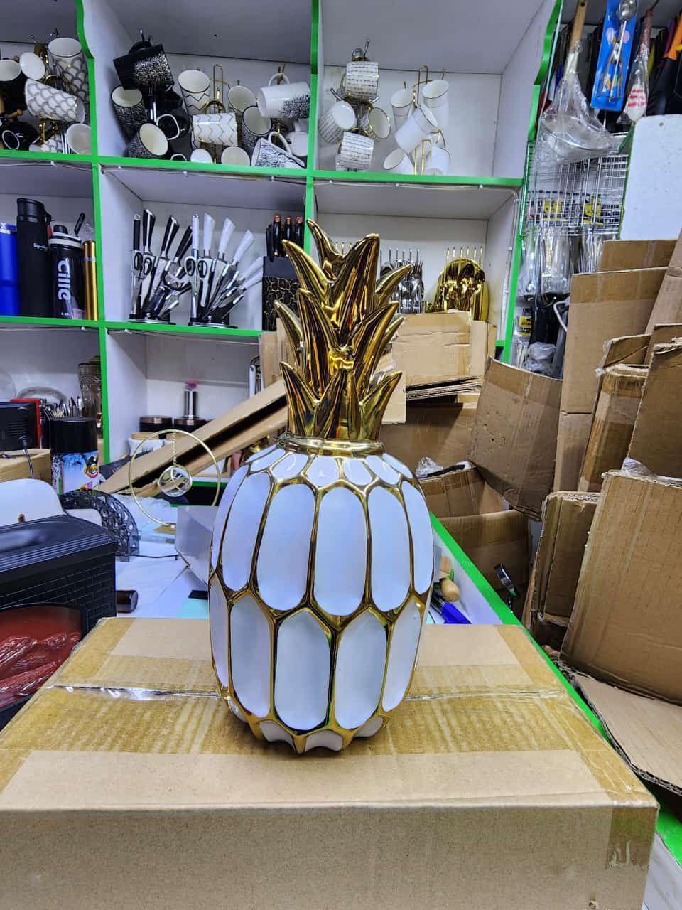 pineapple sculpture