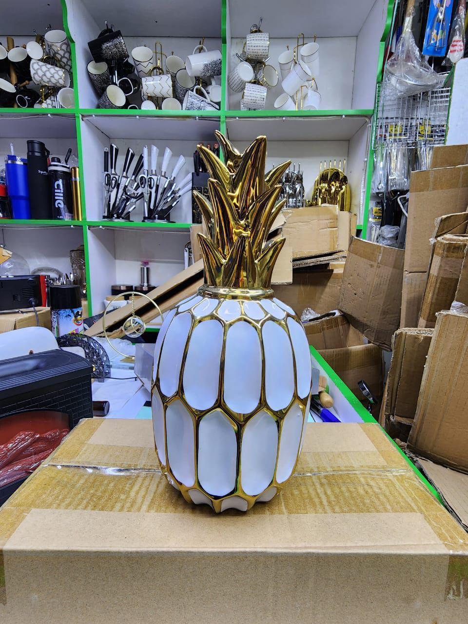 pineapple sculpture