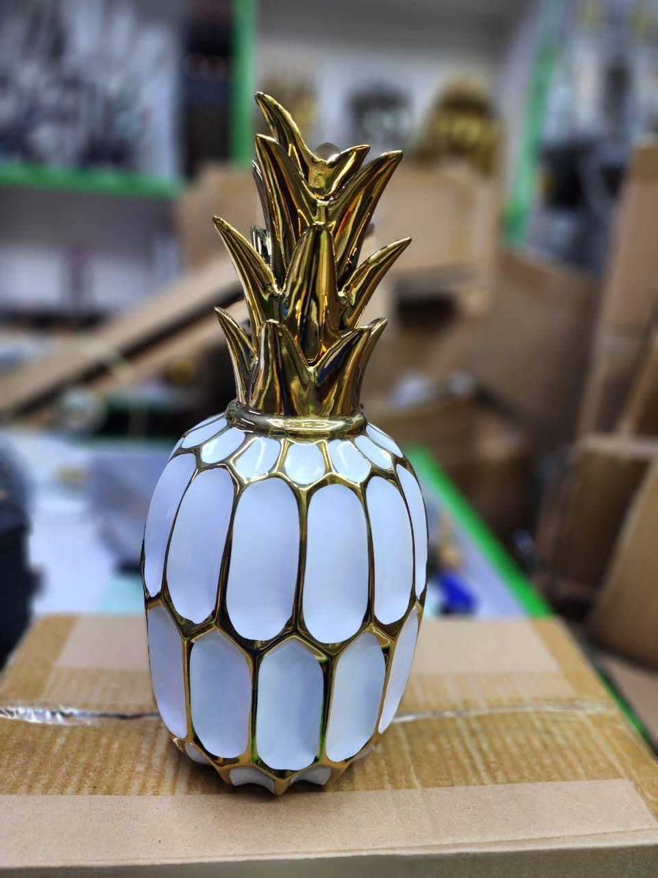 pineapple sculpture